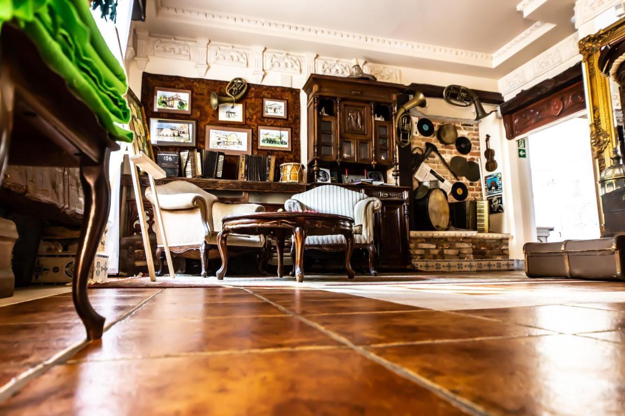 Dwor Boratyn Bed & Breakfast Ngoại thất bức ảnh