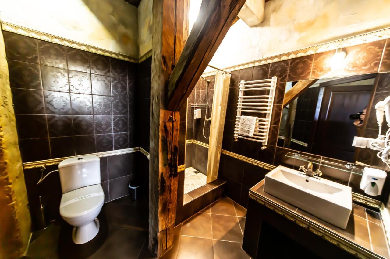 Dwor Boratyn Bed & Breakfast Ngoại thất bức ảnh