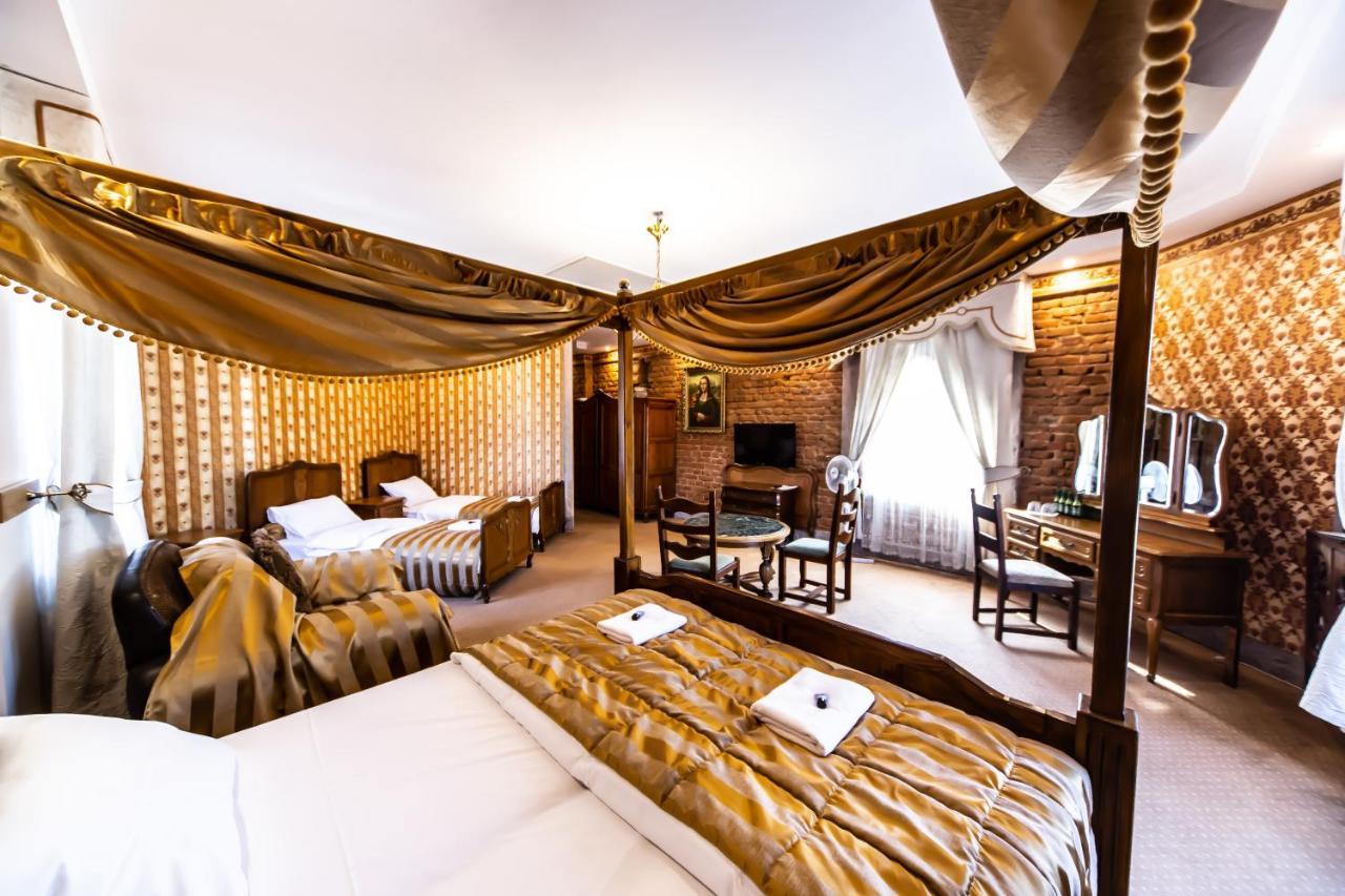 Dwor Boratyn Bed & Breakfast Ngoại thất bức ảnh