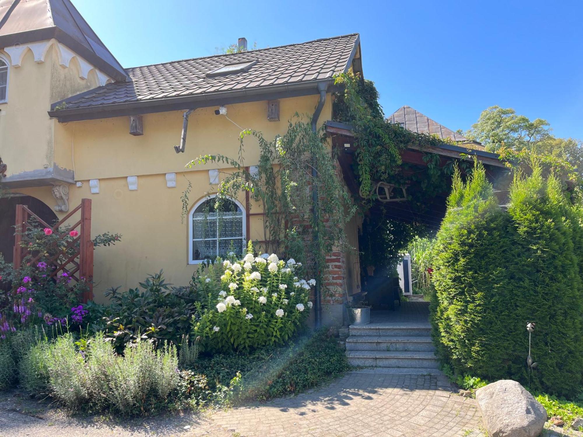Dwor Boratyn Bed & Breakfast Ngoại thất bức ảnh