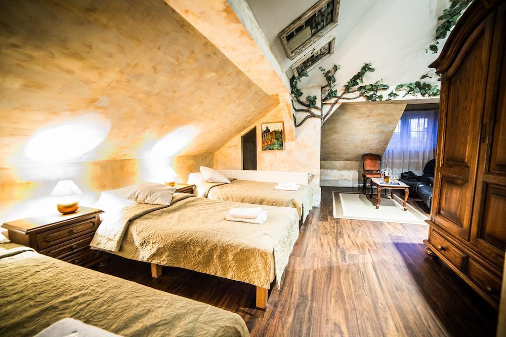 Dwor Boratyn Bed & Breakfast Phòng bức ảnh