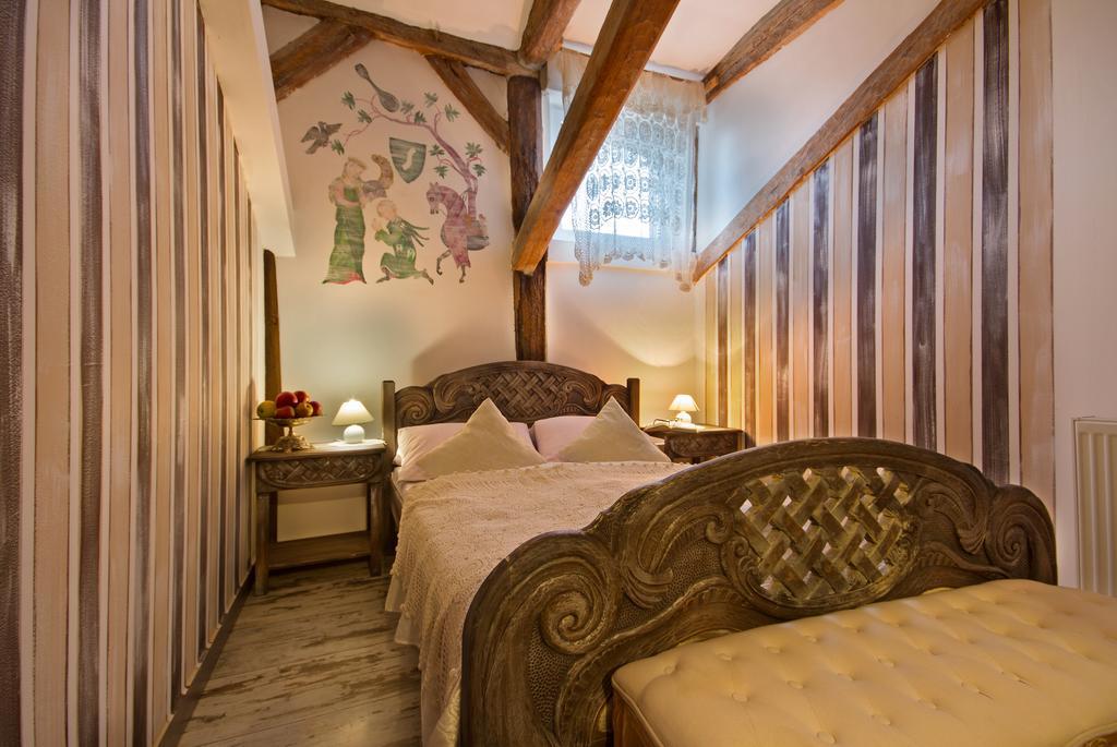 Dwor Boratyn Bed & Breakfast Ngoại thất bức ảnh