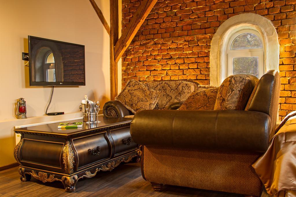 Dwor Boratyn Bed & Breakfast Ngoại thất bức ảnh