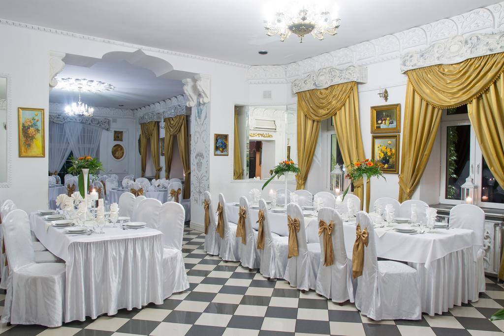 Dwor Boratyn Bed & Breakfast Ngoại thất bức ảnh